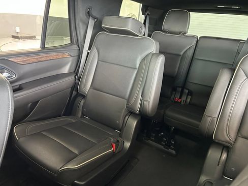 Used 2022 Chevrolet Tahoe Premier w/ Premium Package 2 RWD image 12