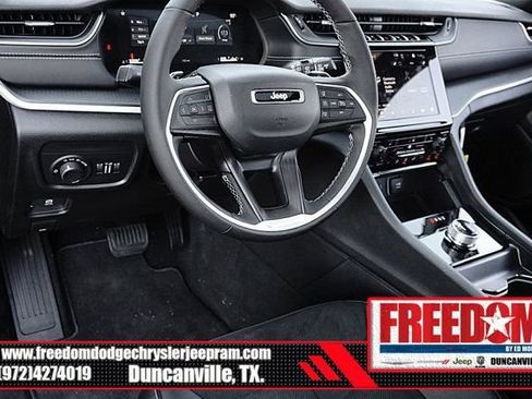 Used 2025 Jeep Grand Cherokee Altitude AWD/4WD image 26
