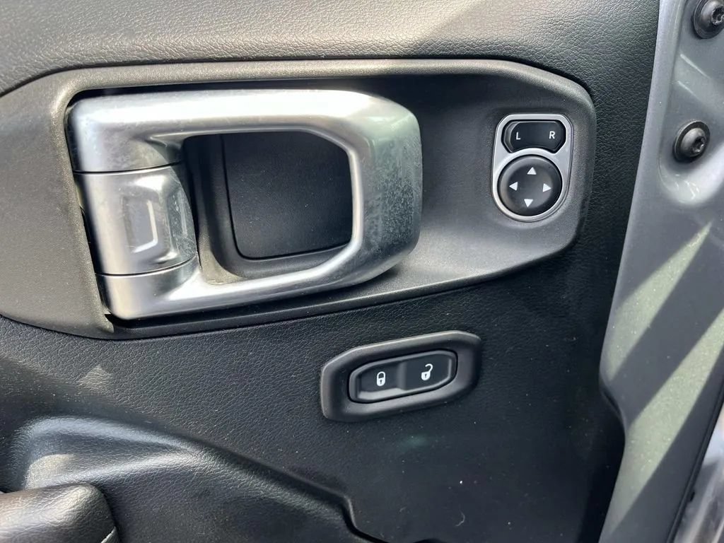 Used 2018 Jeep Wrangler Unlimited Sport S AWD/4WD image 29