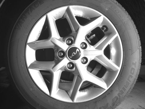 Used 2025 Kia Soul LX w/ LX Technology Package FWD image 21