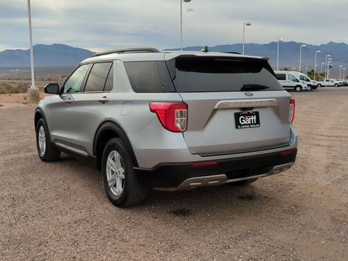 Used 2022 Ford Explorer XLT w/ Equipment Group 202A image 5