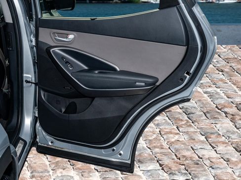 Used 2018 Hyundai Santa Fe Sport image 14