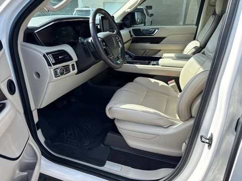 Used 2018 Lincoln Navigator Select RWD image 10