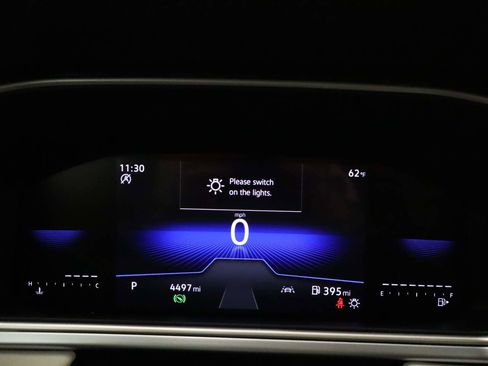 Used 2025 Volkswagen Taos SE w/ Panoramic Sunroof Package image 7