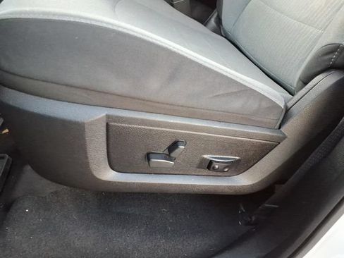Used 2022 RAM 1500 Classic SLT AWD/4WD image 15