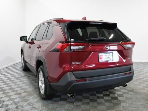 Used 2021 Toyota RAV4 XLE w/ Convenience Package FWD image 4