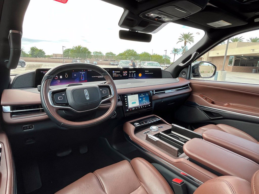 Used 2025 Lincoln Navigator Reserve AWD/4WD image 12