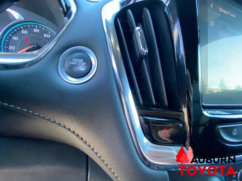 Used 2023 Chevrolet Traverse LT FWD image 42