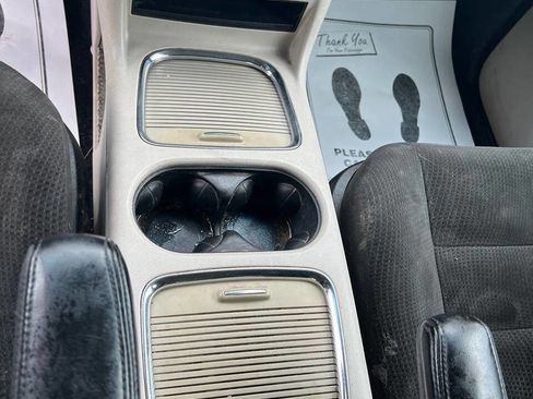 Used 2016 Dodge Grand Caravan SXT w/ UConnect Hands-Free Group image 4