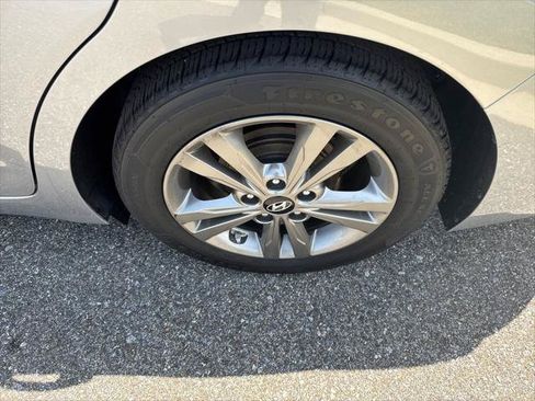 Used 2017 Hyundai Elantra SE w/ SE A/T Tech Package 03 FWD image 7