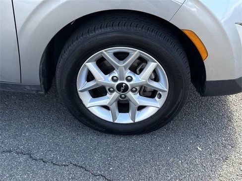 Certified 2023 Kia Soul LX w/ LX Technology Package image 7