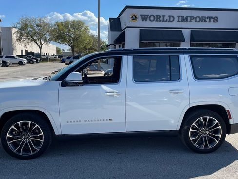 Used 2022 Jeep Grand Wagoneer Series III w/ Rear Seat Video Group 1 image 2