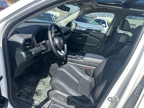 Certified 2025 Honda Pilot Touring image 14