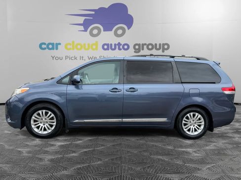 Used 2013 Toyota Sienna XLE FWD image 2