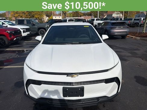 New 2026 Chevrolet Equinox EV LT image 2