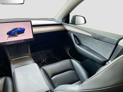 Used 2025 Tesla Model Y Long Range RWD image 24