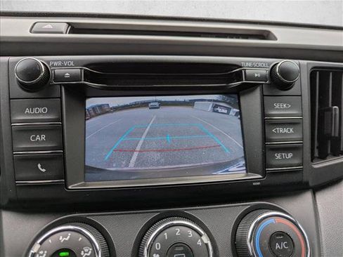 Used 2018 Toyota RAV4 LE image 18