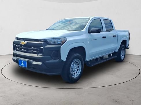 Used 2024 Chevrolet Colorado W/T RWD image 1