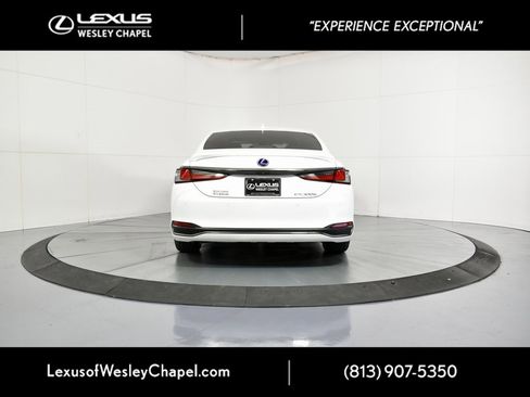 Used 2022 Lexus ES 300h F Sport image 7