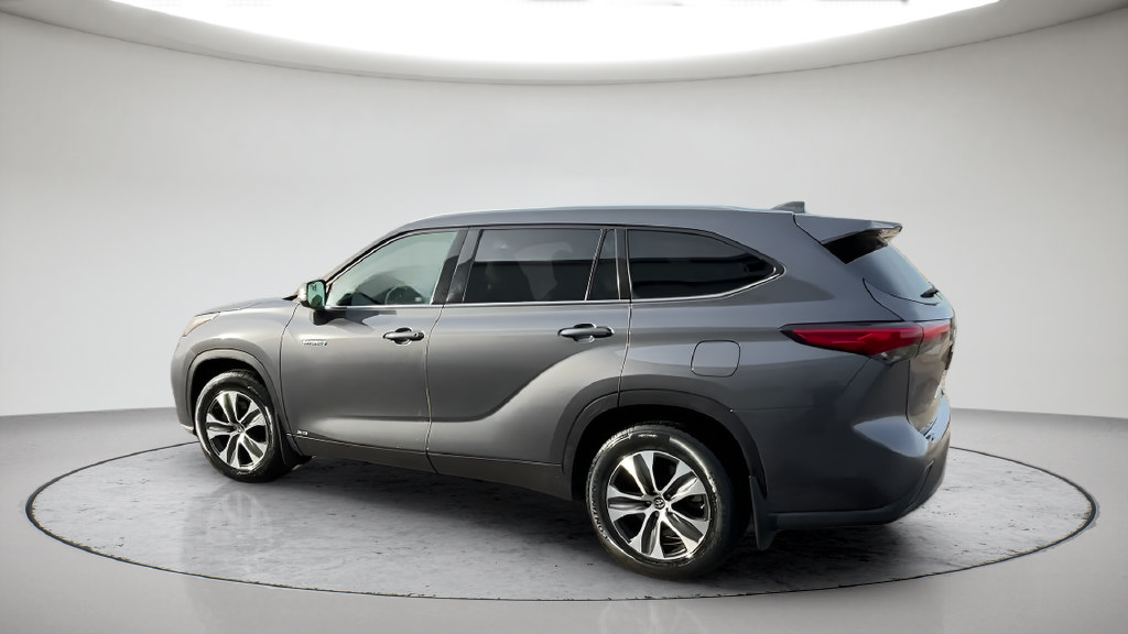 Certified 2020 Toyota Highlander XLE AWD/4WD image 10