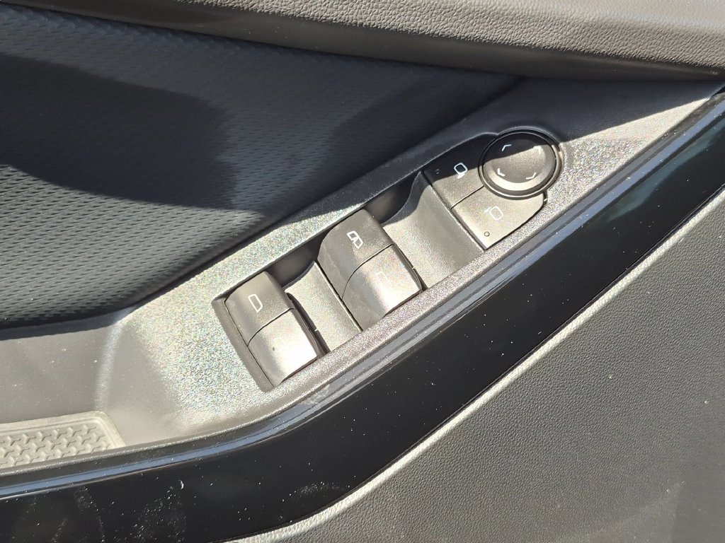 Used 2025 Chevrolet Equinox LT AWD/4WD image 13