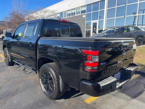 Used 2022 Nissan Frontier SV image 3