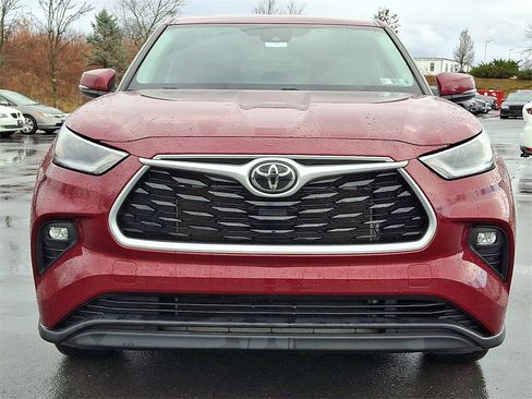 Used 2021 Toyota Highlander LE image 4