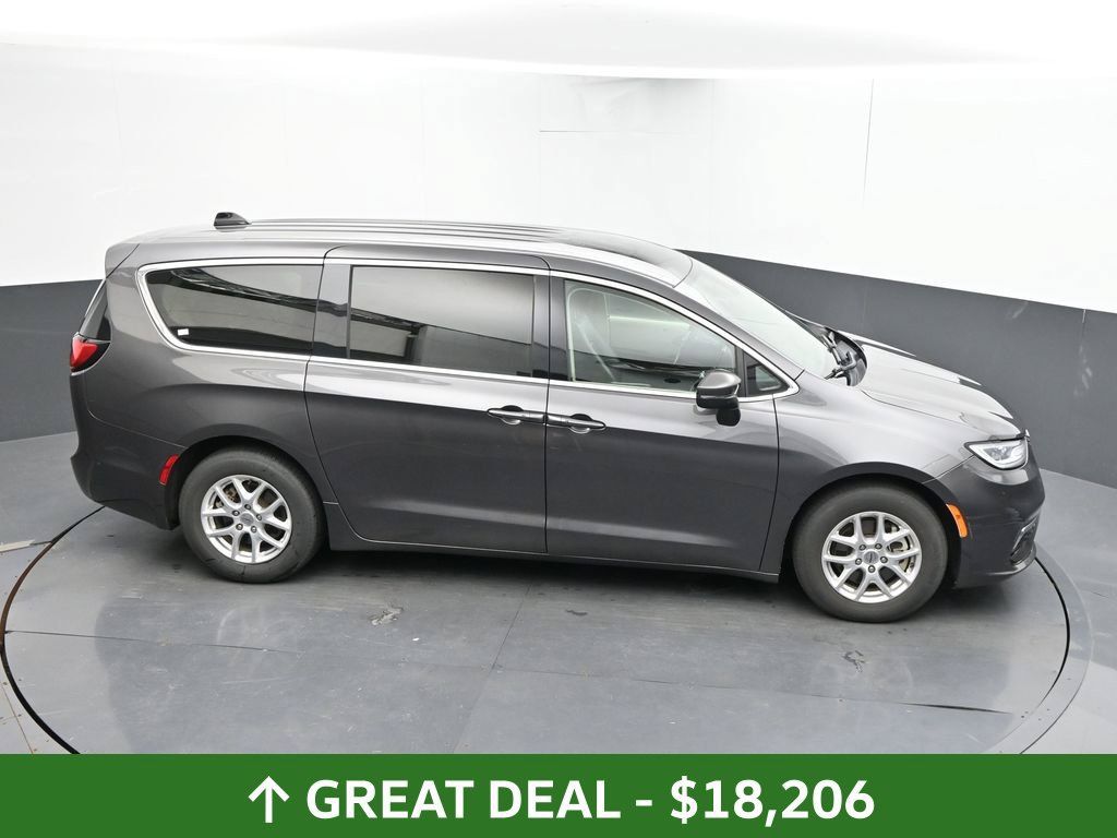 Used 2023 Chrysler Pacifica Touring-L FWD image 33