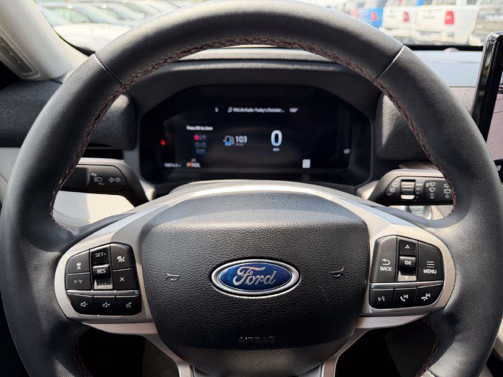 Used 2025 Ford Explorer Active w/ Active Comfort Package RWD image 21