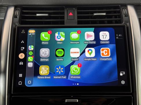 Used 2023 Land Rover Discovery Metropolitan Edition image 3