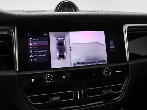 Certified 2022 Porsche Macan AWD/4WD image 34