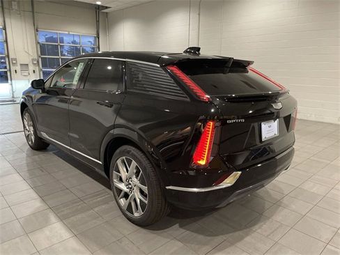 New 2025 Cadillac Optiq Luxury 2 image 3