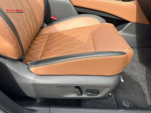 Used 2025 Nissan Rogue Platinum AWD/4WD image 11