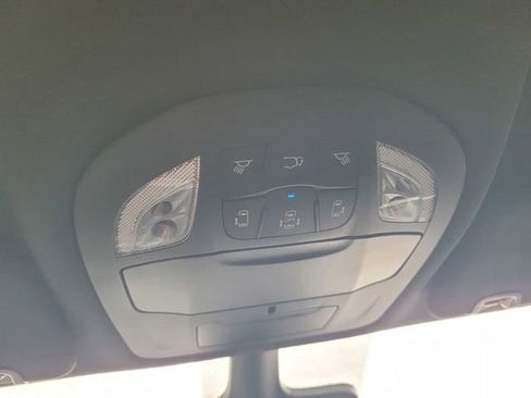 Used 2024 Chrysler Pacifica Touring image 22