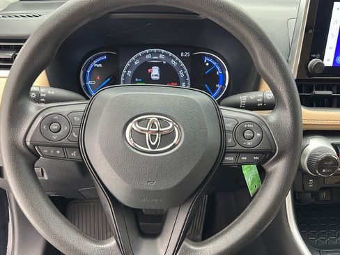 Used 2024 Toyota RAV4 LE AWD/4WD image 14