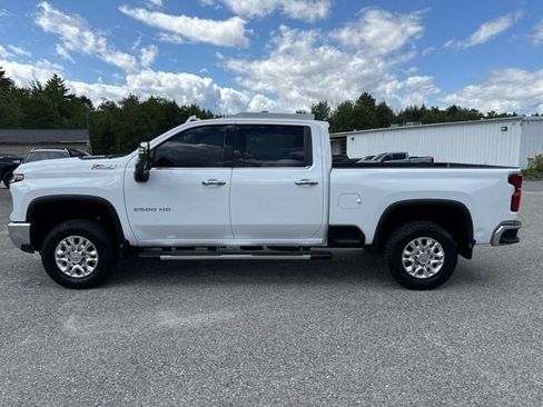 Used 2024 Chevrolet Silverado 2500 LTZ w/ LTZ Convenience Package AWD/4WD image 2