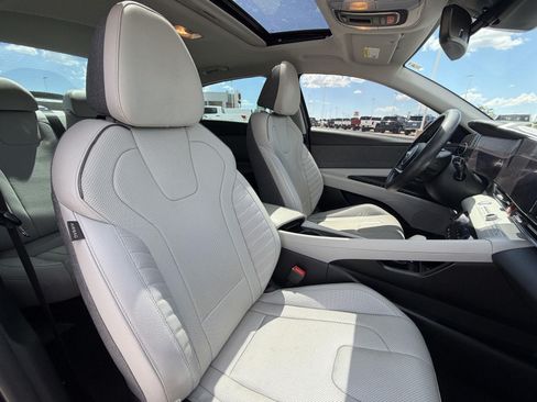 Used 2023 Hyundai Elantra Limited FWD image 21