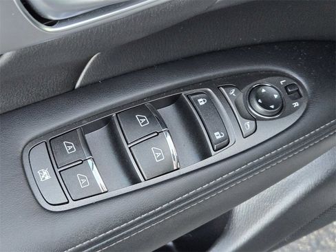 Used 2018 INFINITI Q70 L 3.7 image 17