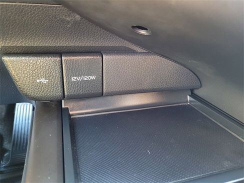 Used 2024 Toyota Camry SE image 19