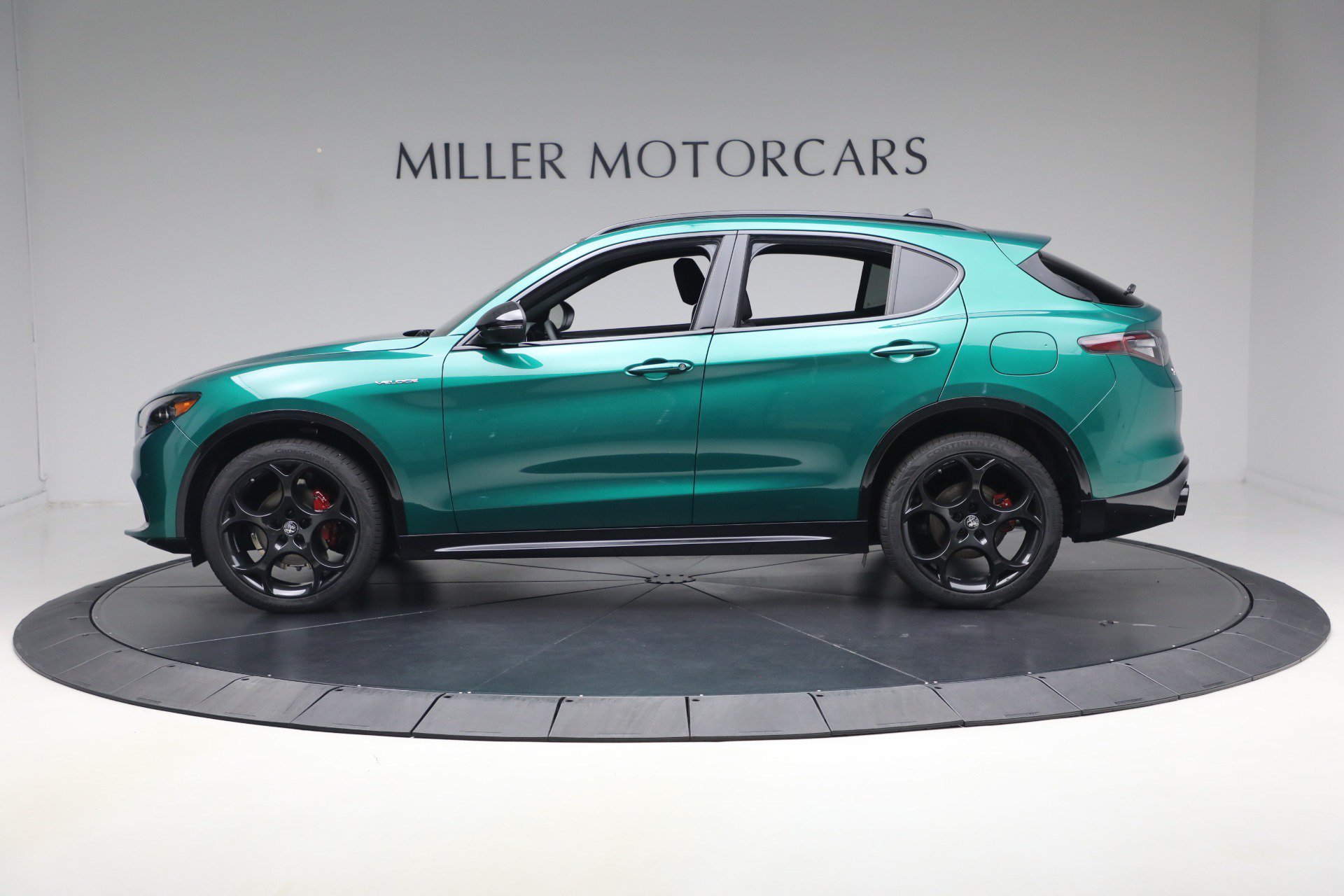 New 2026 Alfa Romeo Stelvio Sprint AWD/4WD image 3