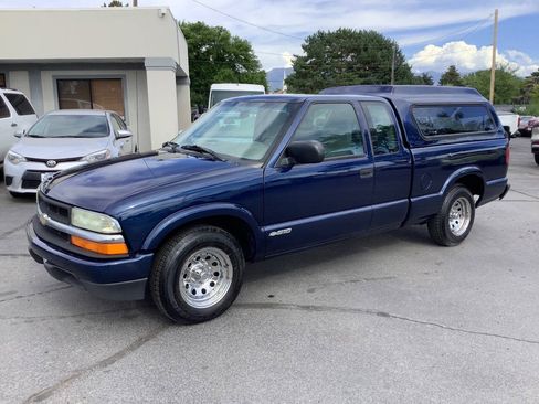 Used 2002 Chevrolet S10 Pickup 2WD Extended Cab w/ Preferred Equipment Group image 2