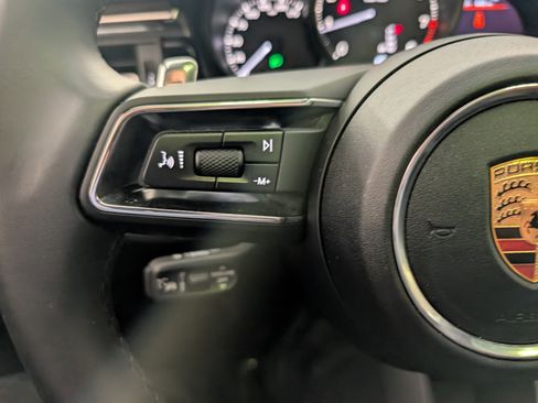 Used 2025 Porsche Macan image 31