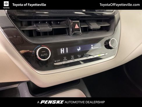 Used 2022 Toyota Corolla LE image 28