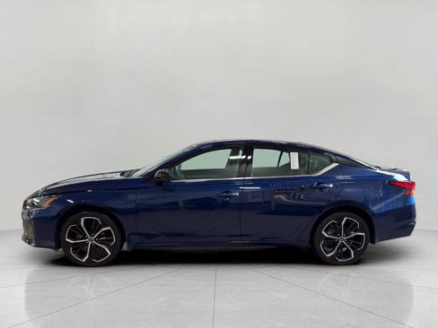 Used 2024 Nissan Altima 2.5 SR w/ SR Premium Package image 4