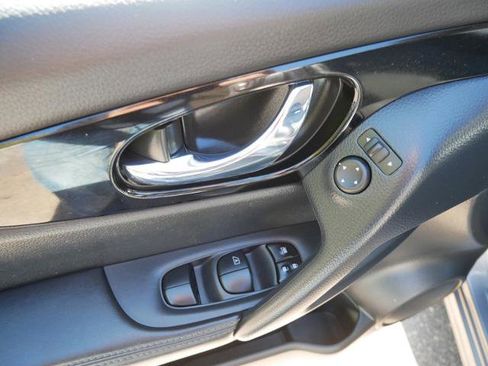 Certified 2022 Nissan Rogue Sport SL image 17