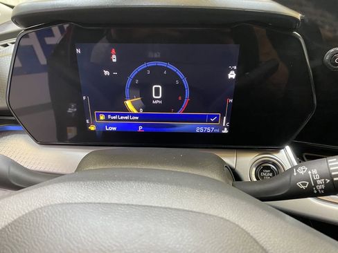 Used 2025 Chevrolet Trax LT w/ LT Convenience Package FWD image 34