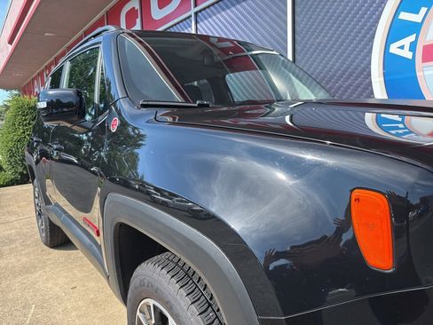 Used 2023 Jeep Renegade Trailhawk image 3