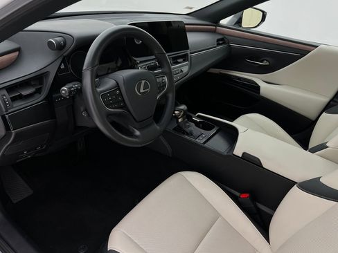 Used 2025 Lexus ES 300h w/ Premium Package image 12