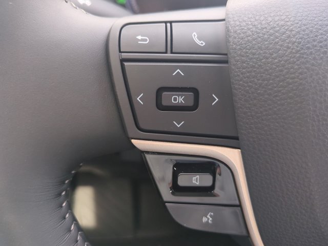 Used 2025 Toyota Crown AWD/4WD image 24