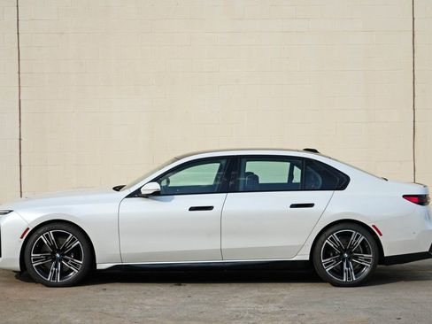 Used 2023 BMW 740i w/ Parking Assistance Package RWD image 60